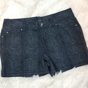a.n.a. Black and Gary Snakeskin Patterned Jean Shorts Women's Size 10